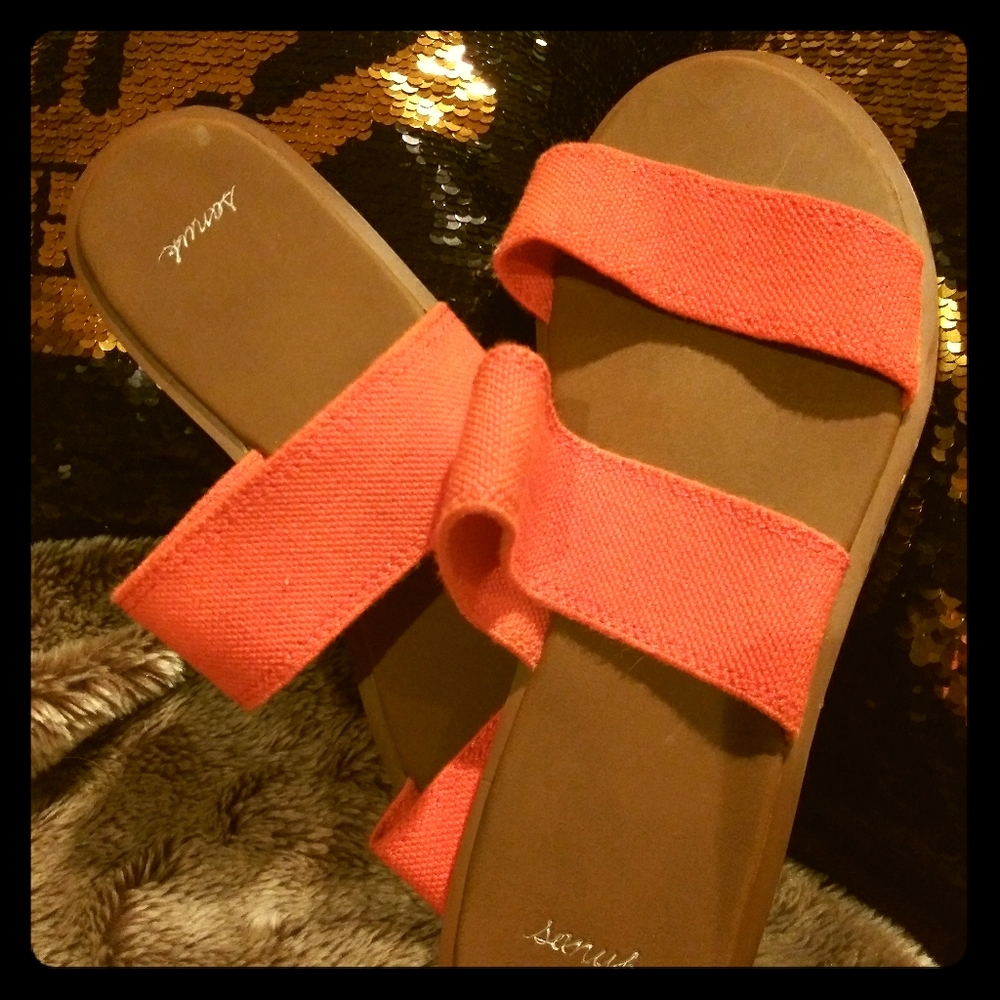 SANUK SANDLES